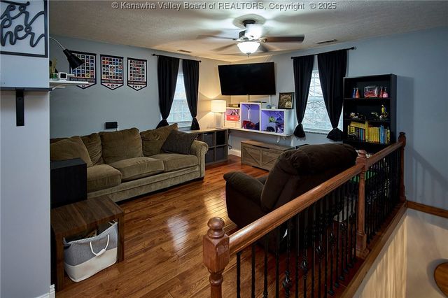 995 Hickory Mills Road, Hurricane, WV 25526