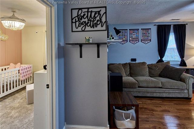 995 Hickory Mills Road, Hurricane, WV 25526