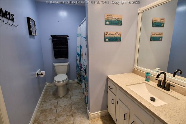 995 Hickory Mills Road, Hurricane, WV 25526