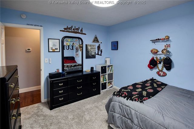 995 Hickory Mills Road, Hurricane, WV 25526