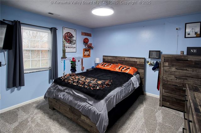 995 Hickory Mills Road, Hurricane, WV 25526