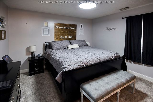 995 Hickory Mills Road, Hurricane, WV 25526