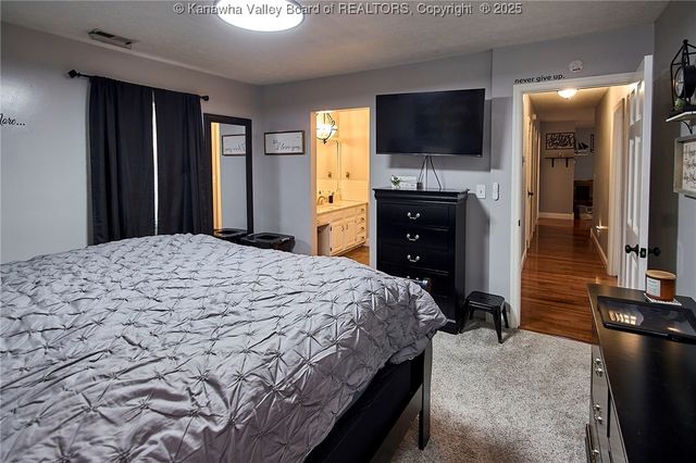 995 Hickory Mills Road, Hurricane, WV 25526