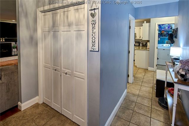 995 Hickory Mills Road, Hurricane, WV 25526