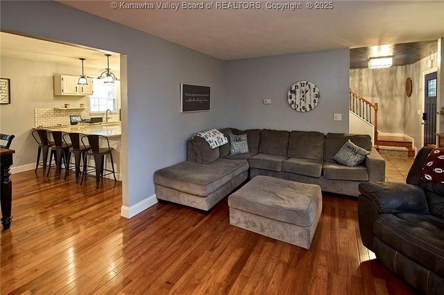 995 Hickory Mills Road, Hurricane, WV 25526