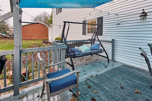 995 Hickory Mills Road, Hurricane, WV 25526