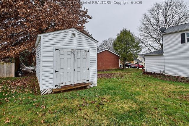 995 Hickory Mills Road, Hurricane, WV 25526