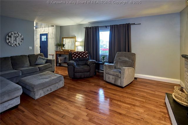 995 Hickory Mills Road, Hurricane, WV 25526