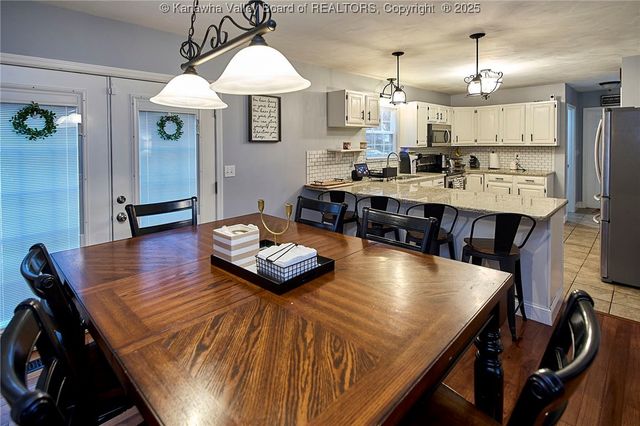 995 Hickory Mills Road, Hurricane, WV 25526