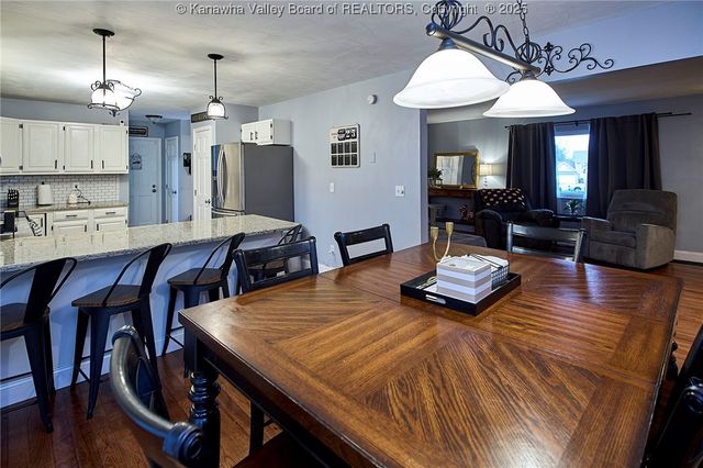 995 Hickory Mills Road, Hurricane, WV 25526