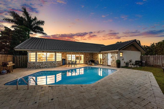 1006 SE 6th Street, Deerfield Beach, FL 33441