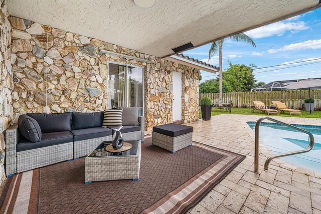 1006 SE 6th Street, Deerfield Beach, FL 33441