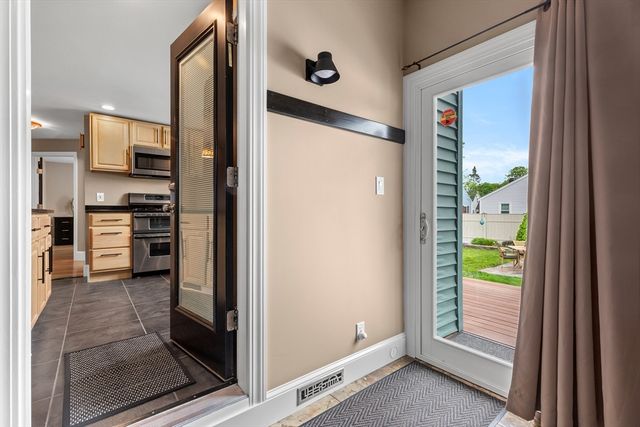 21 Leggs Hill Road, Marblehead, MA 01945