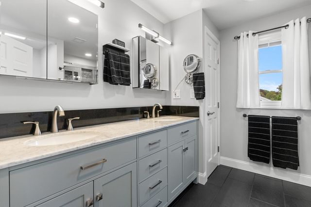 21 Leggs Hill Road, Marblehead, MA 01945