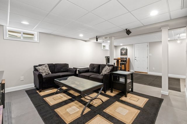 21 Leggs Hill Road, Marblehead, MA 01945