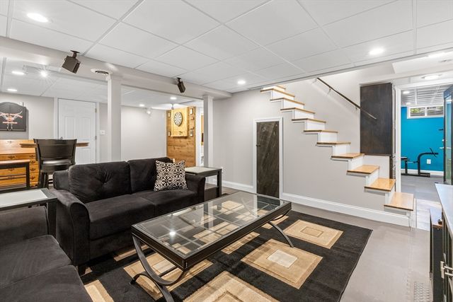 21 Leggs Hill Road, Marblehead, MA 01945