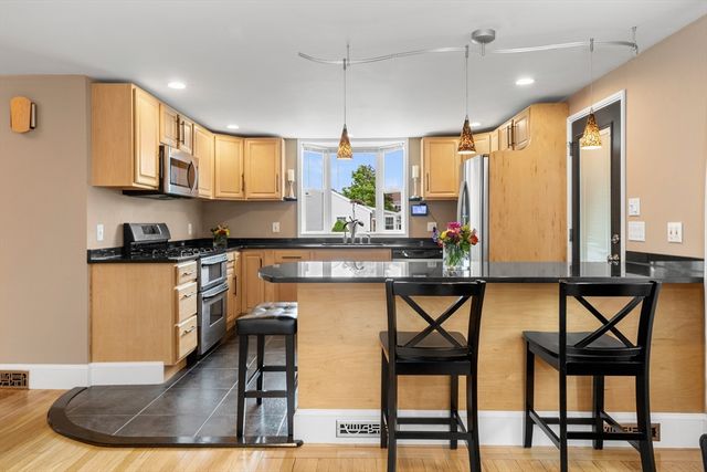 21 Leggs Hill Road, Marblehead, MA 01945