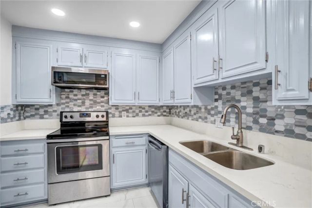 101 Scholz Plaza 224, Newport Beach, CA 92663