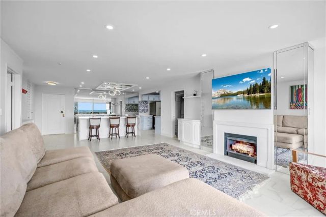 101 Scholz Plaza 224, Newport Beach, CA 92663