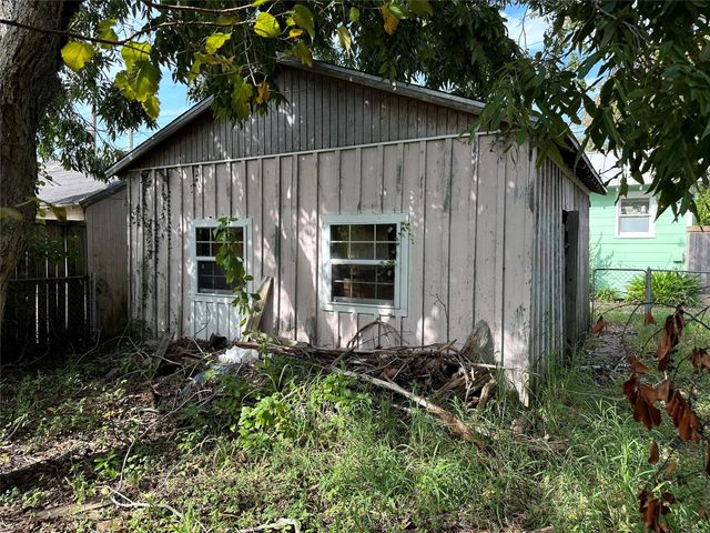 3024 Avenue R, Galveston, TX 77550