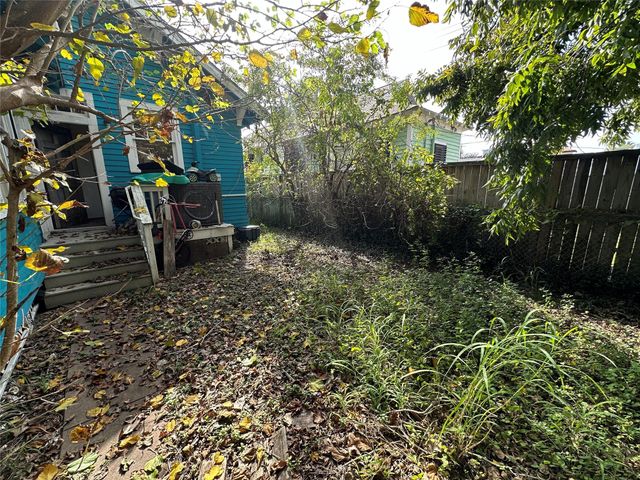 3024 Avenue R, Galveston, TX 77550