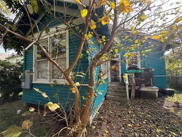 3024 Avenue R, Galveston, TX 77550