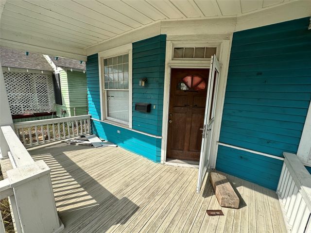 3024 Avenue R, Galveston, TX 77550