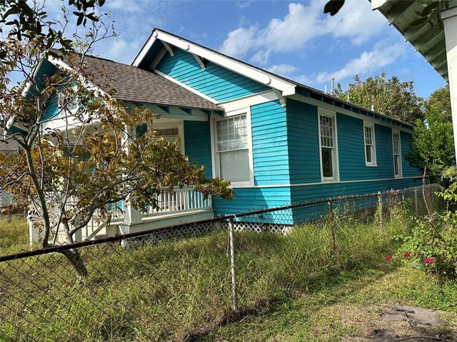 3024 Avenue R, Galveston, TX 77550