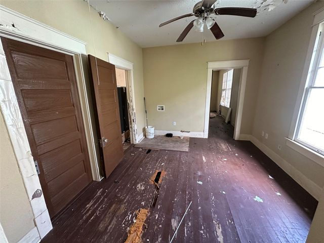 3024 Avenue R, Galveston, TX 77550