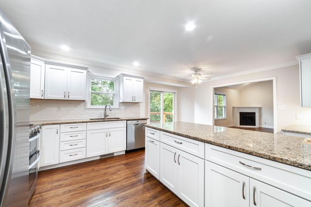 4004 BRENTWOOD DR, Columbia, MO 65203