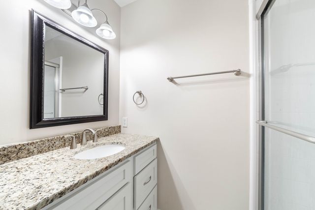 4004 BRENTWOOD DR, Columbia, MO 65203