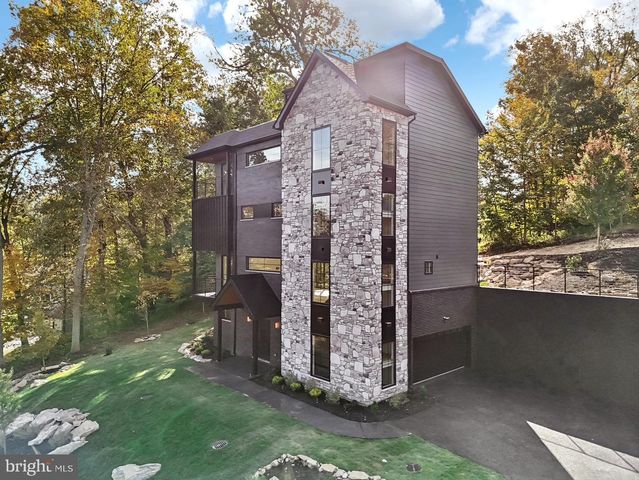 12 LANGTON LN, Newtown Square, PA 19073