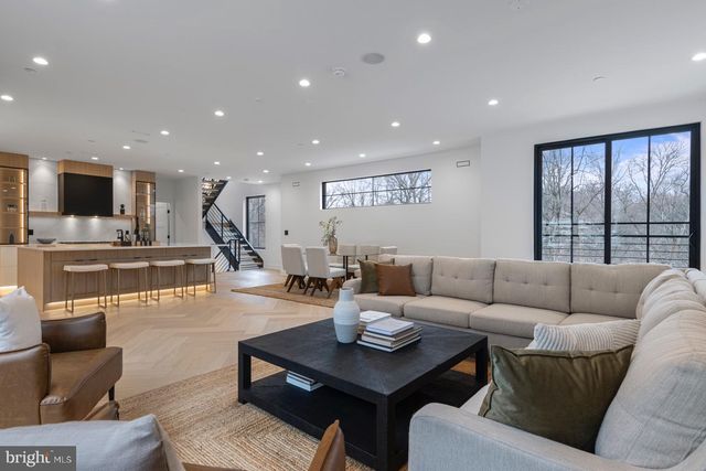 12 LANGTON LN, Newtown Square, PA 19073