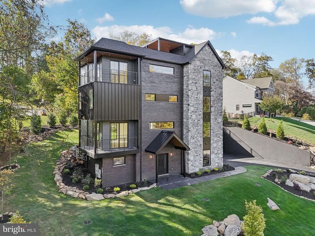 12 LANGTON LN, Newtown Square, PA 19073