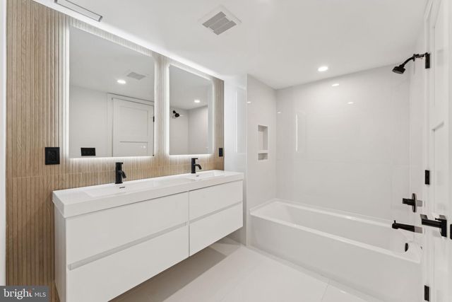 12 LANGTON LN, Newtown Square, PA 19073