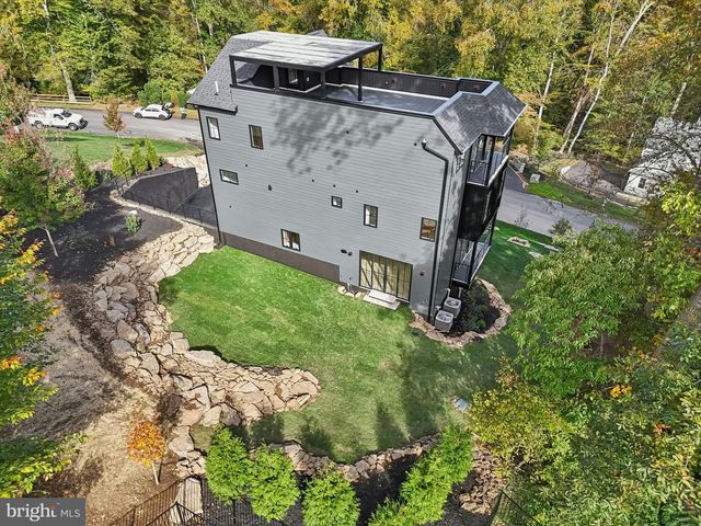 12 LANGTON LN, Newtown Square, PA 19073