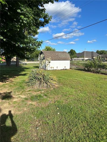 2000 W Magnolia Street, Rogers, AR 72758