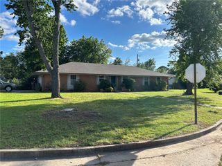2000 W Magnolia Street, Rogers, AR 72758