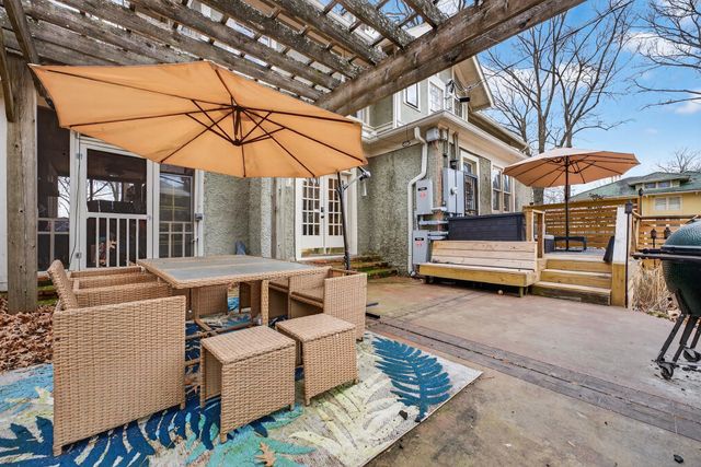 2364 S STRATHMORE CIR, Memphis, TN 38112