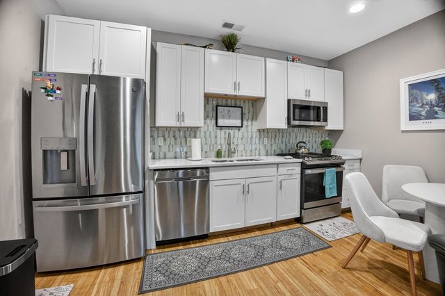 2364 S STRATHMORE CIR, Memphis, TN 38112