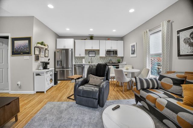 2364 S STRATHMORE CIR, Memphis, TN 38112