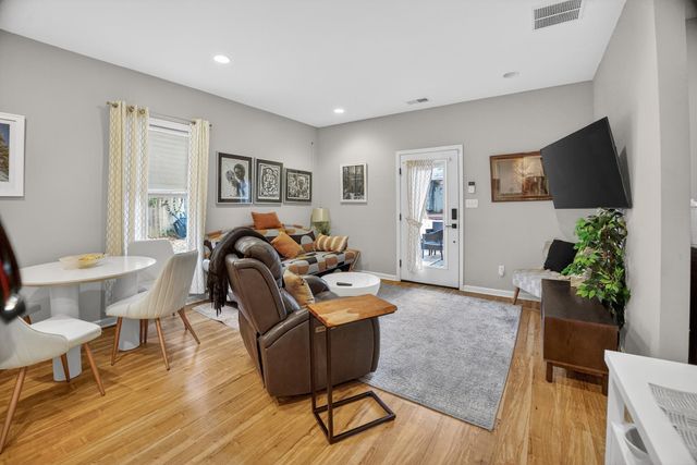 2364 S STRATHMORE CIR, Memphis, TN 38112