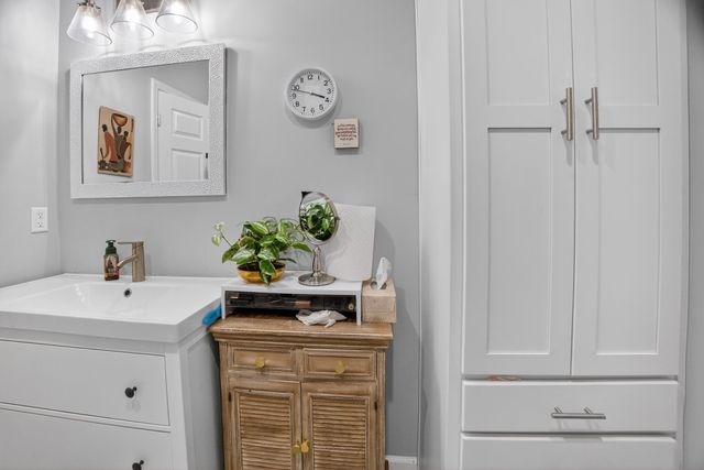 2364 S STRATHMORE CIR, Memphis, TN 38112