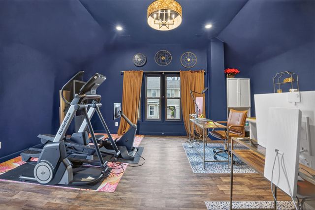 2364 S STRATHMORE CIR, Memphis, TN 38112