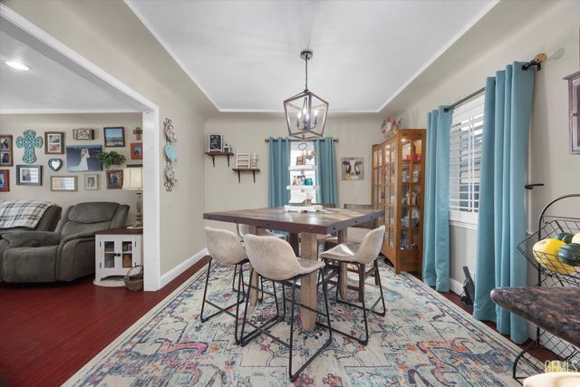 1752 Los Robles Drive, Bakersfield, CA 93306