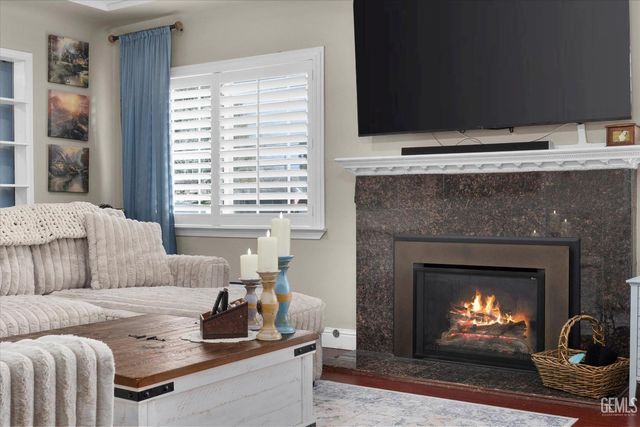 1752 Los Robles Drive, Bakersfield, CA 93306