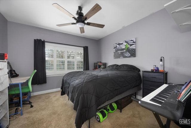 1752 Los Robles Drive, Bakersfield, CA 93306