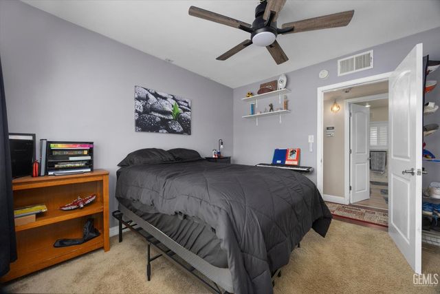 1752 Los Robles Drive, Bakersfield, CA 93306