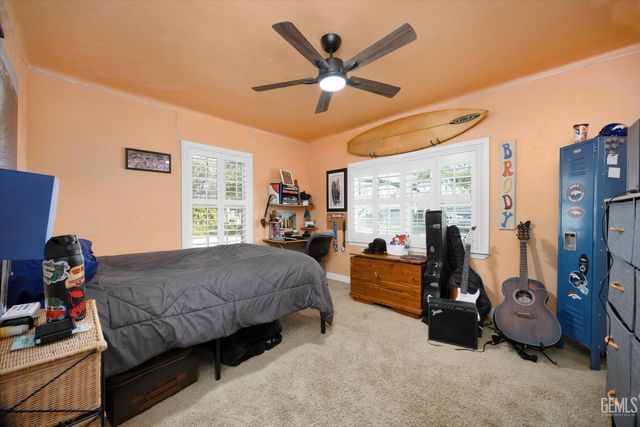 1752 Los Robles Drive, Bakersfield, CA 93306