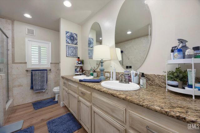 1752 Los Robles Drive, Bakersfield, CA 93306